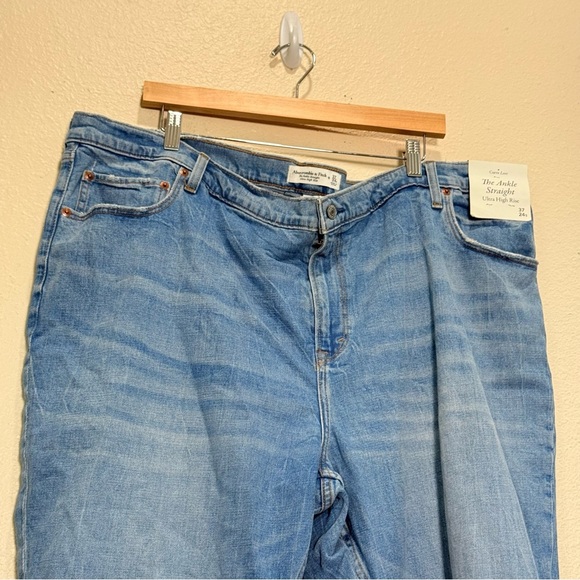 NWT Abercrombie & Fitch Curve Love Ultra High Rise Ankle Straight Jean sz 24R - Picture 3 of 7